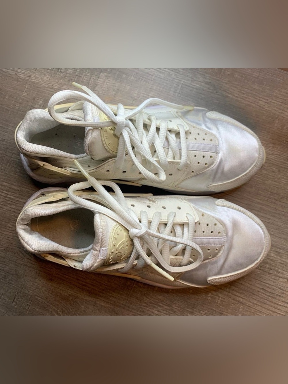 Nike Huaraches Women’s White Sneakers